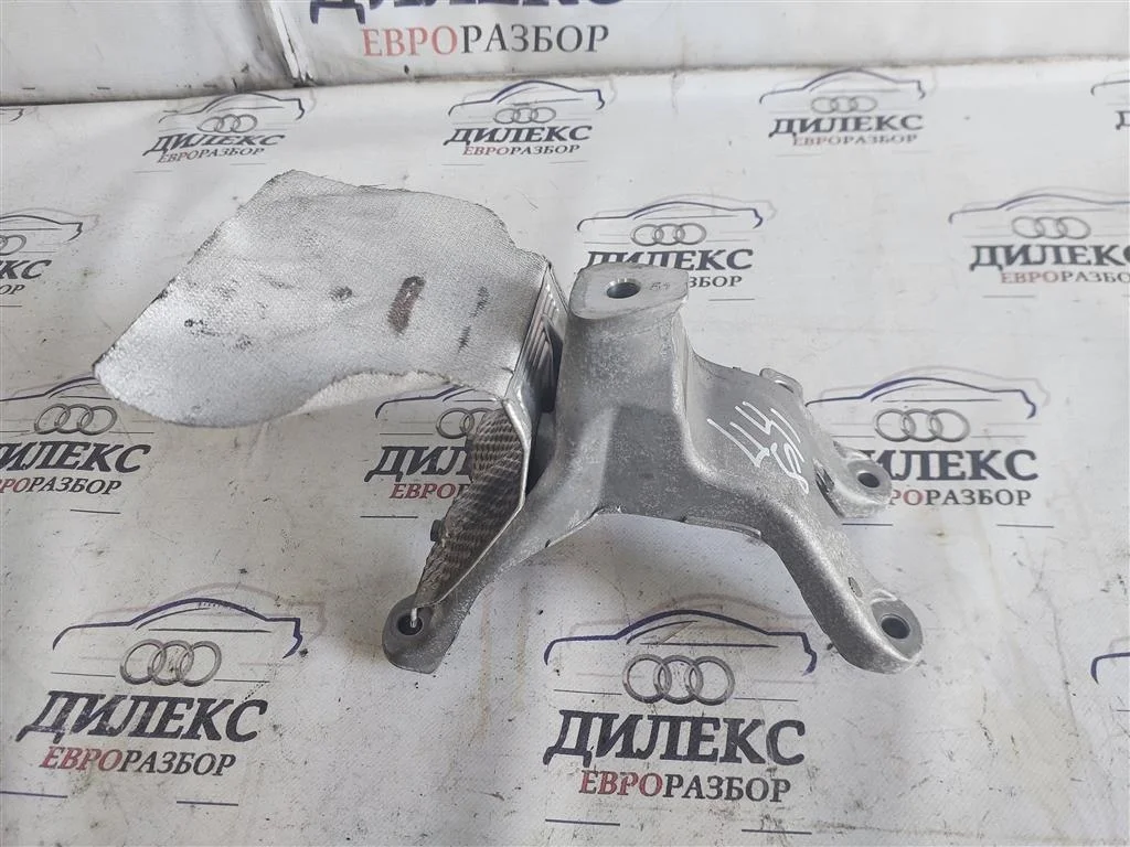 кронштейн двигателя Audi Q5 R -