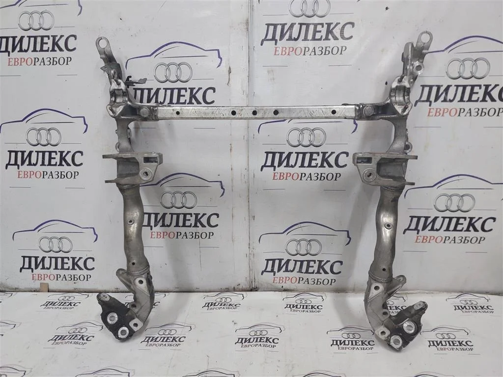 подрамник двигателя Audi Q5 - -