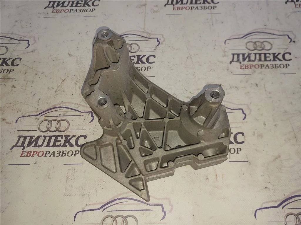 кронштейн двигателя VW Passat (B6) 2005-2010 R -