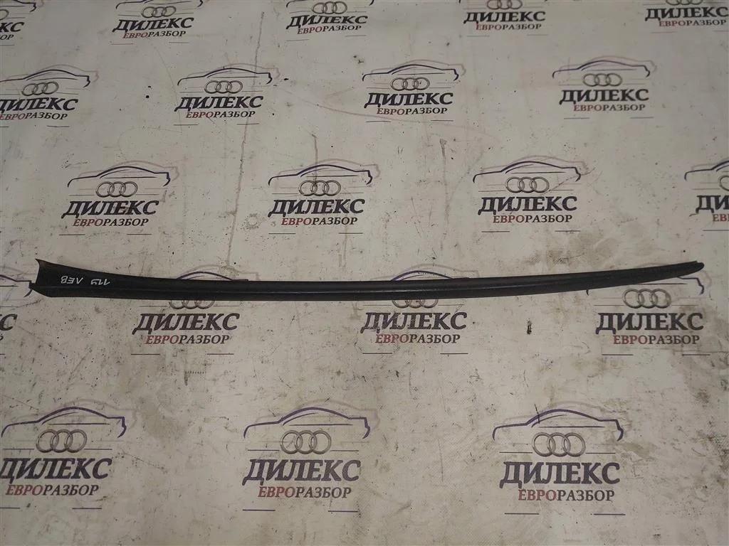 молдинг лобового стекла Audi Q5 L -