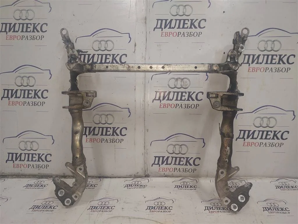 подрамник двигателя Audi Q5 - -