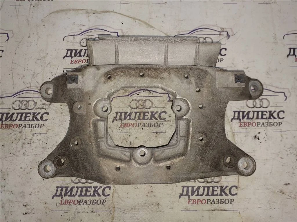 кронштейн опоры кпп Audi Q5 - -