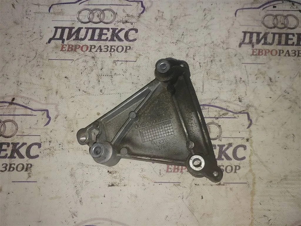 кронштейн кондиционера Audi Q5 - -