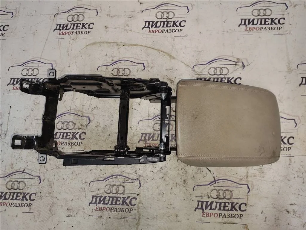 подлокотник Audi Q5 - -