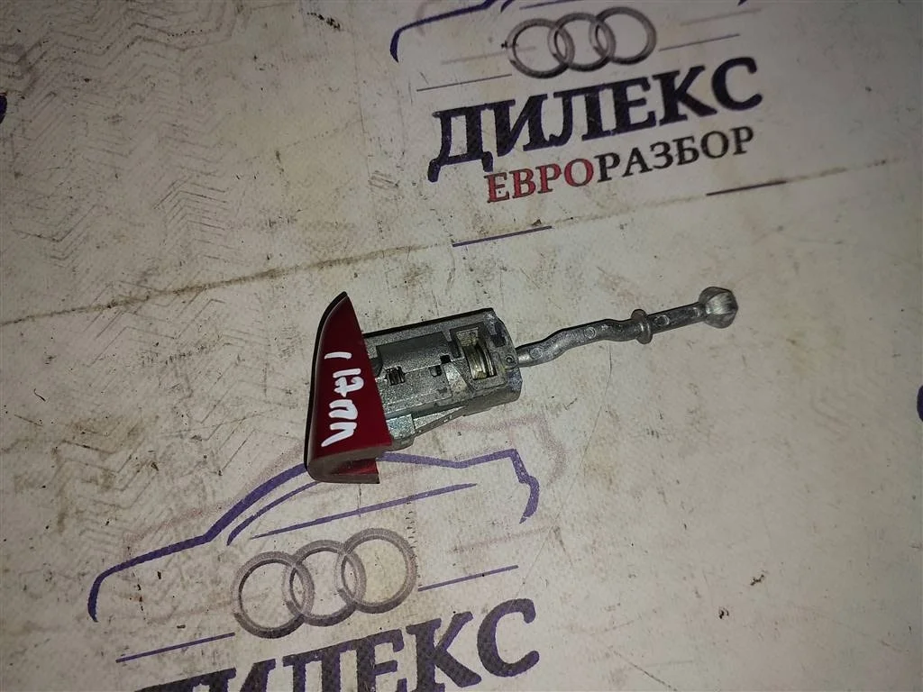 вставка замка двери лев. Citroen DS4 2011-2015 - -