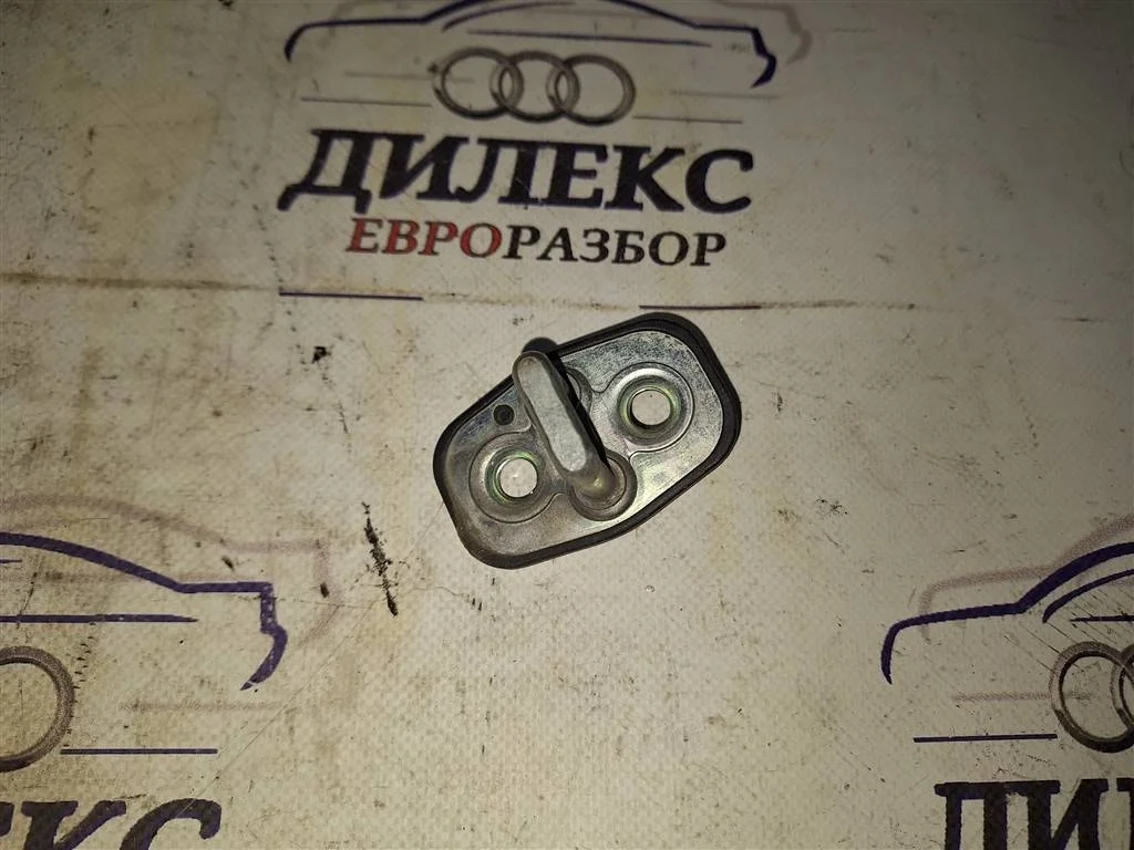 ответная часть замка двери Citroen DS4 2011-2015 - -
