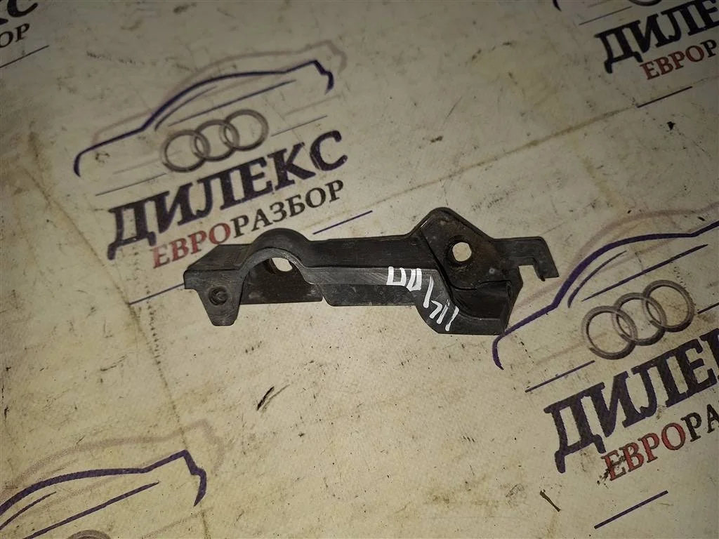 кронштейн переднего бампера Audi A4 (B8) 2007-2015 R F