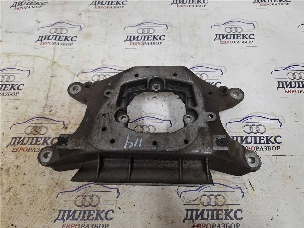 кронштейн опоры кпп Audi A4 (B8) 2007-2015 - -