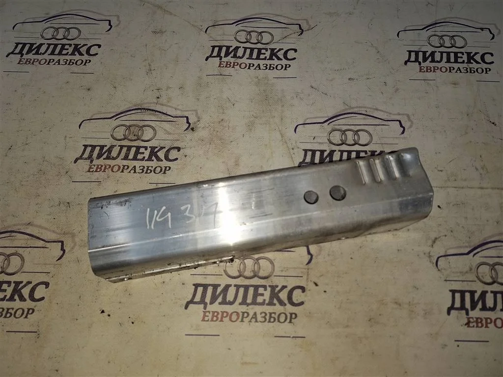 кронштейн усилителя заднего бампера Audi A4 (B8) 2007-2015 R R