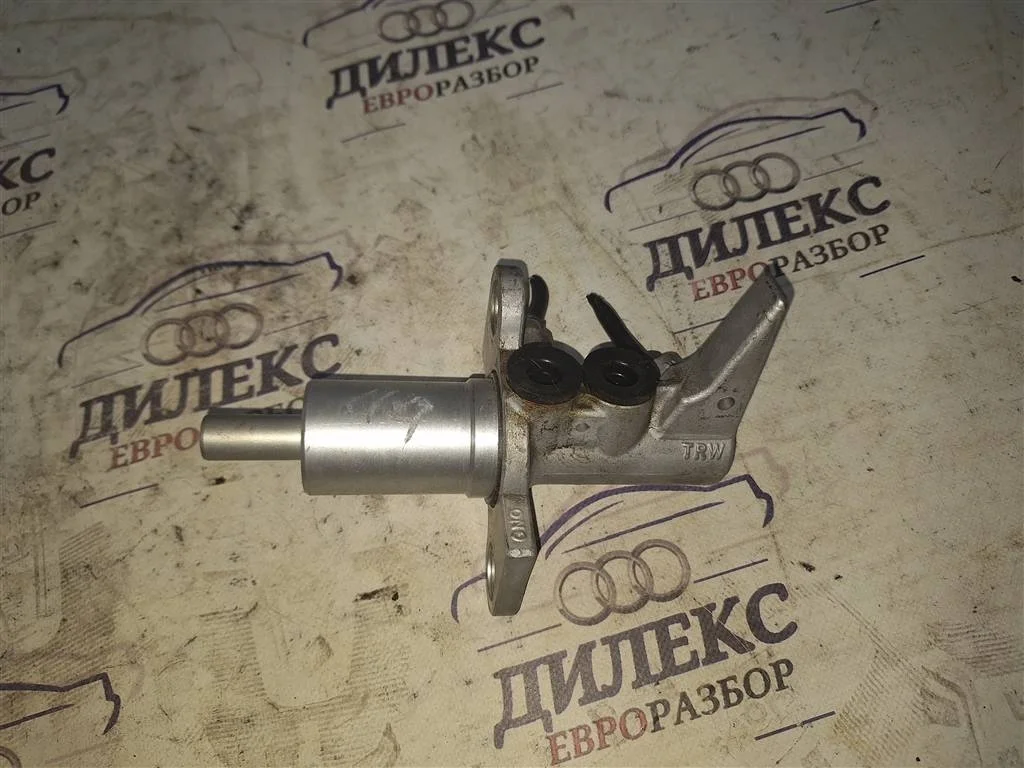 цилиндр тормозной главный Audi A4 (B8) 2007-2015 - -