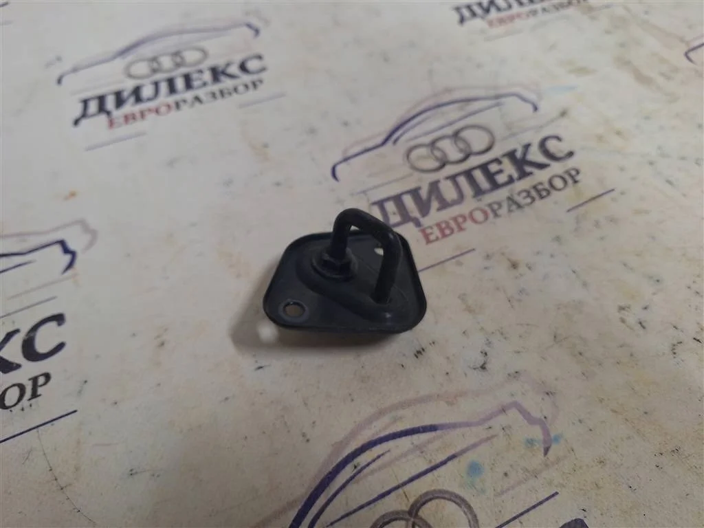 ответная часть замка капота Mercedes Benz W204 2007-2015 - -