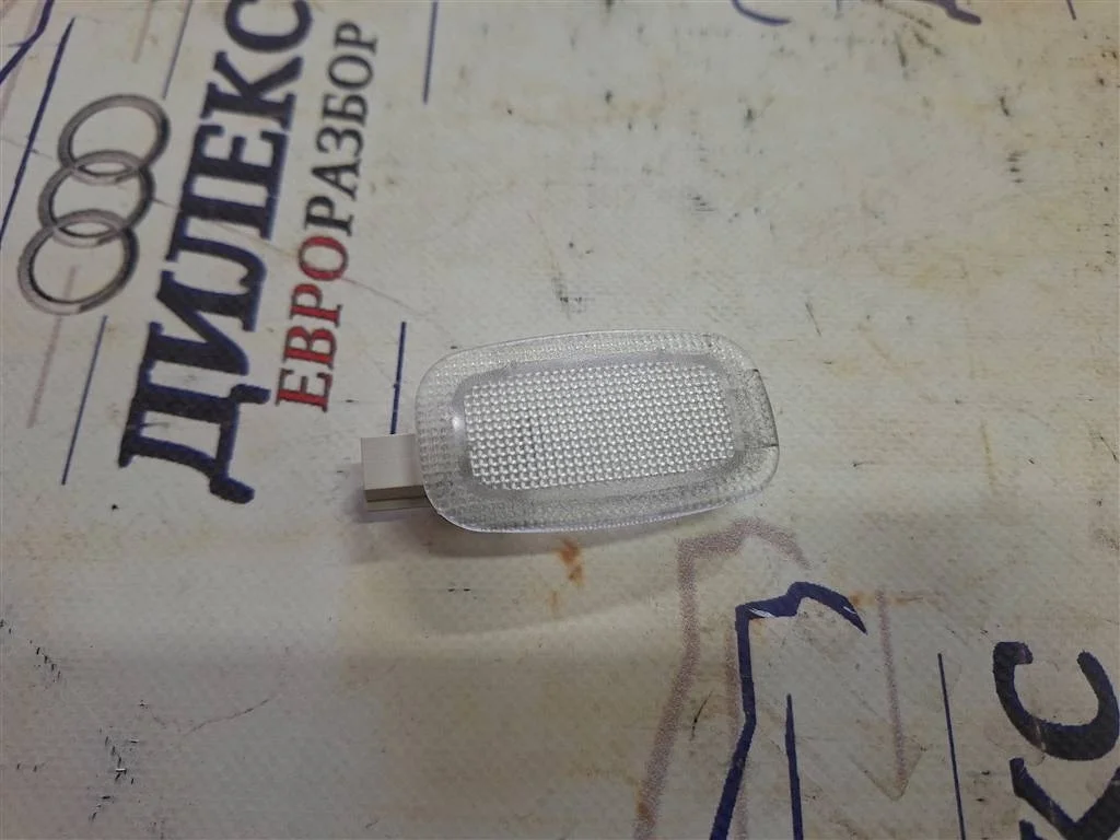 плафон салонный Mercedes Benz W204 2007-2015 - -