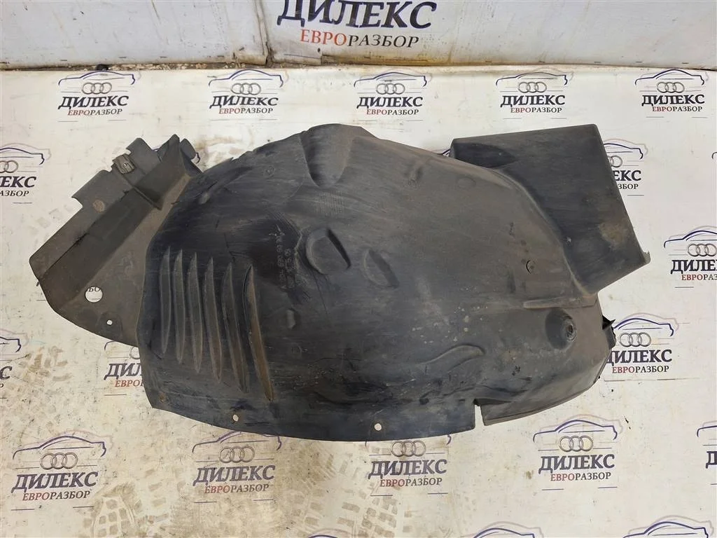 подкрылок Mercedes Benz W204 2007-2015 L F