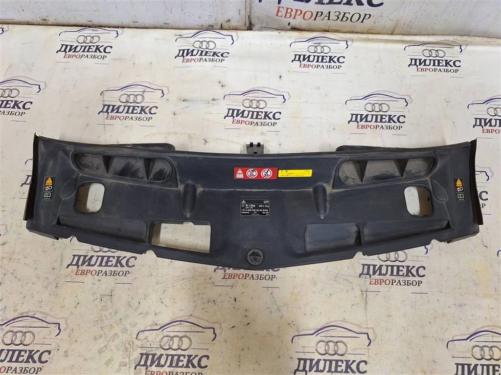 воздухозаборник (наружный) Mercedes Benz W204 2007-2015 - -