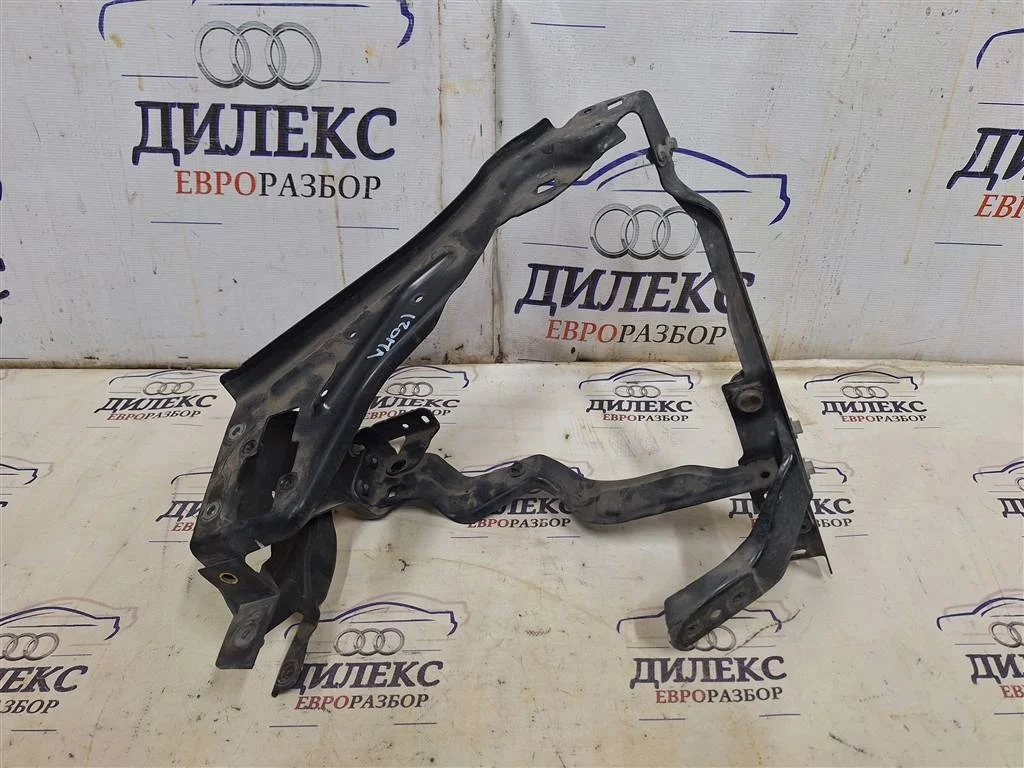 кронштейн фары Mercedes Benz W204 2007-2015 L -