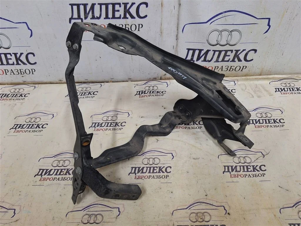 кронштейн фары Mercedes Benz W204 2007-2015 R -