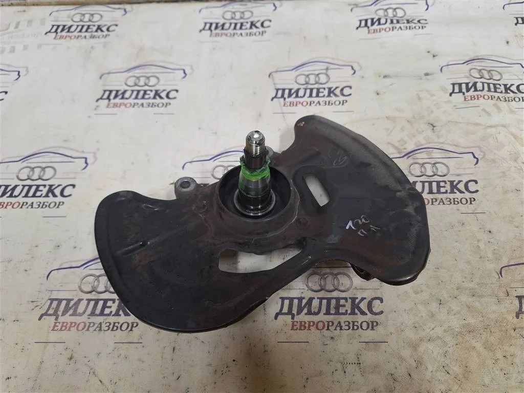 кулак поворотный Mercedes Benz W204 2007-2015 L F