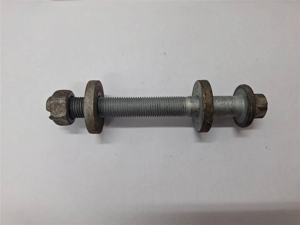 болт Mercedes Benz W204 2007-2015 - -