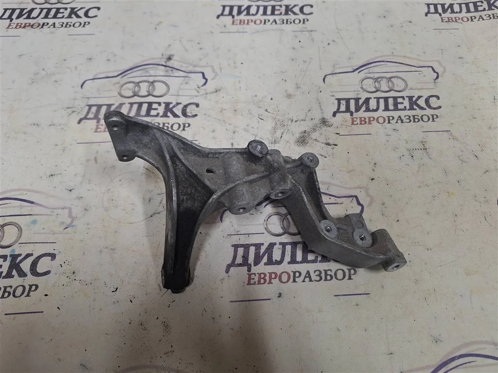 кронштейн (сопут. товар) Mercedes Benz W204 2007-2015 - -