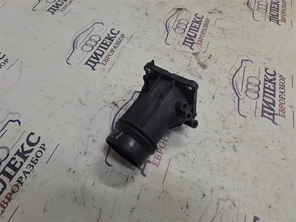 патрубок впускной Mercedes Benz W204 2007-2015 - -