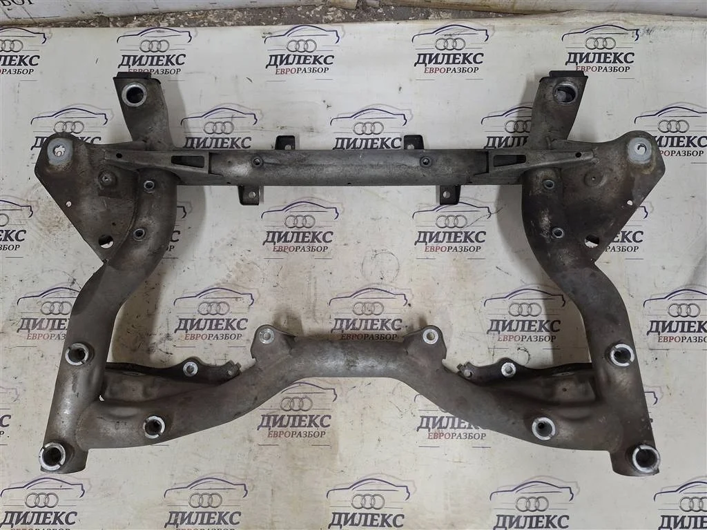 балка подмоторная Mercedes Benz W204 2007-2015 - -