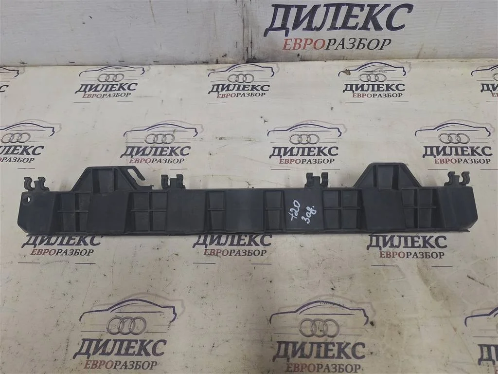 кронштейн заднего бампера Mercedes Benz W204 2007-2015 - R