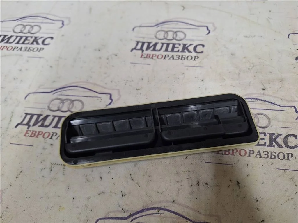 решетка вентиляционная Mercedes Benz W204 2007-2015 - -