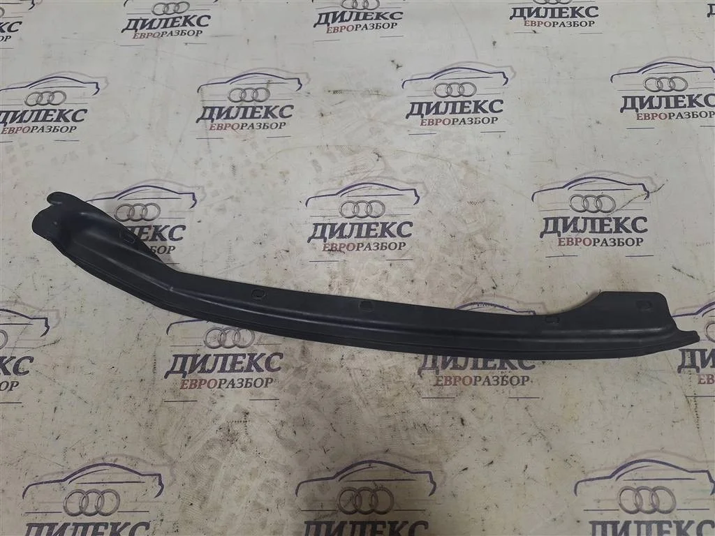 накладка двери Volvo V60 2011-2018 R F