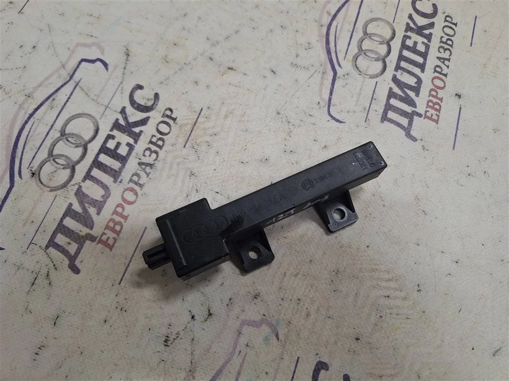 антенна Audi Q7 2005-2015 - -