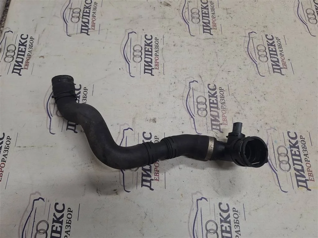 патрубок радиатора Audi Q7 2005-2015 - -