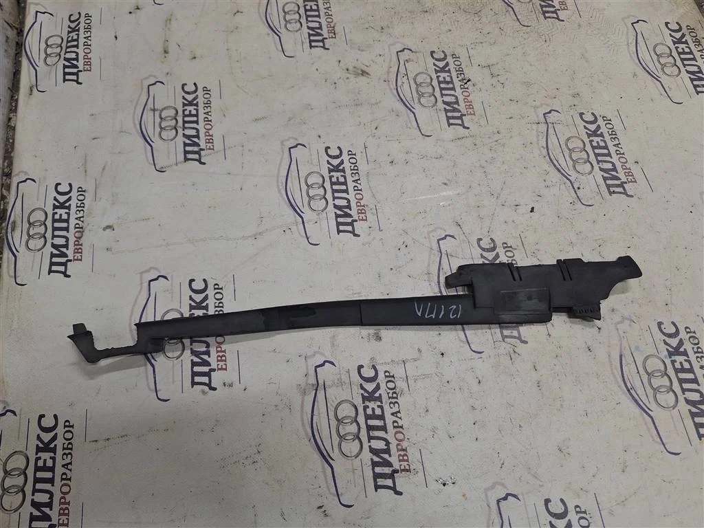 уплотнитель (внутри) Audi Q7 2005-2015 - -