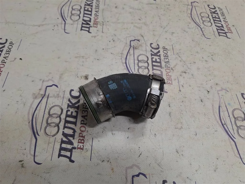 патрубок интеркулера Audi Q7 2005-2015 - -