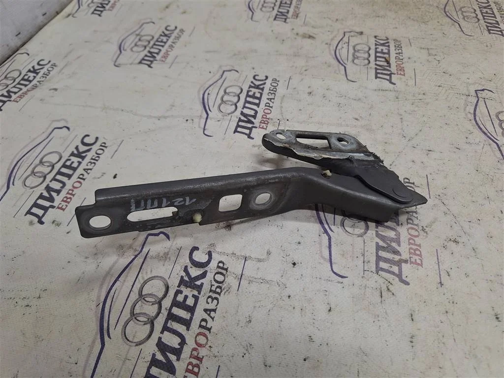 петля капота Audi Q7 2005-2015 R -