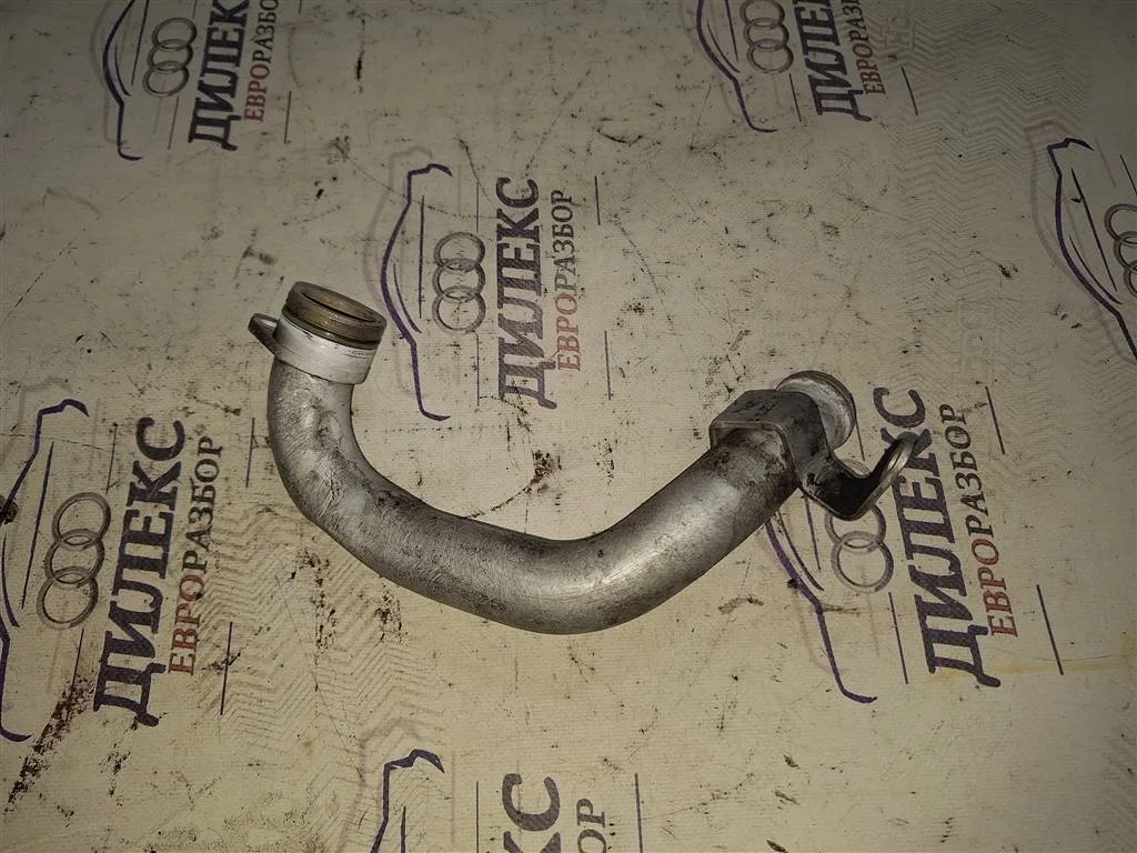 трубка системы охлаждения Audi Q7 2005-2015 - -