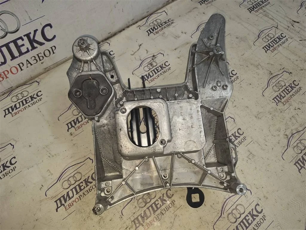 кронштейн (сопут. товар) Audi Q7 2005-2015 - -