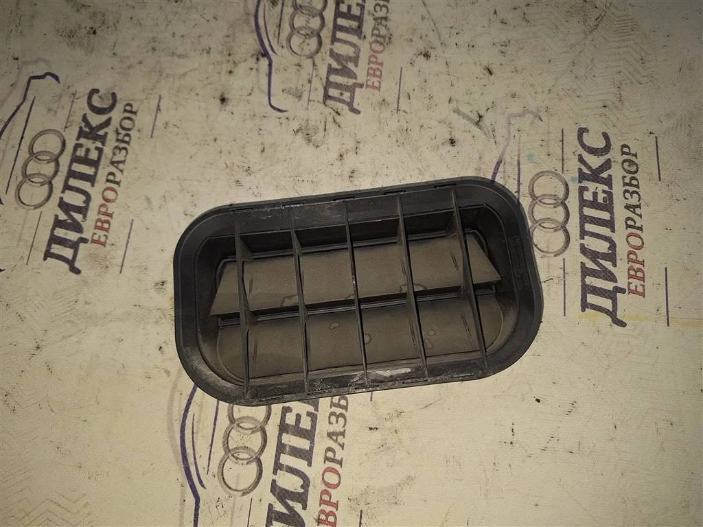 решетка вентиляционная Audi Q7 2005-2015 - -