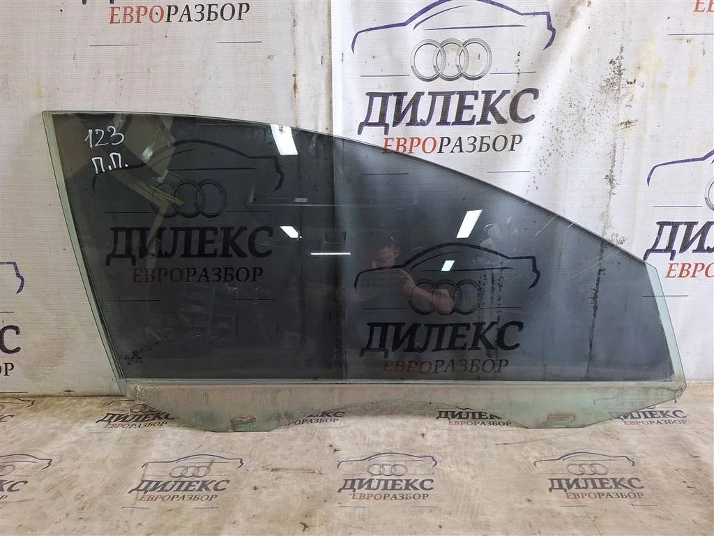 стекло двери VW Passat (B6) 2005-2010 R F