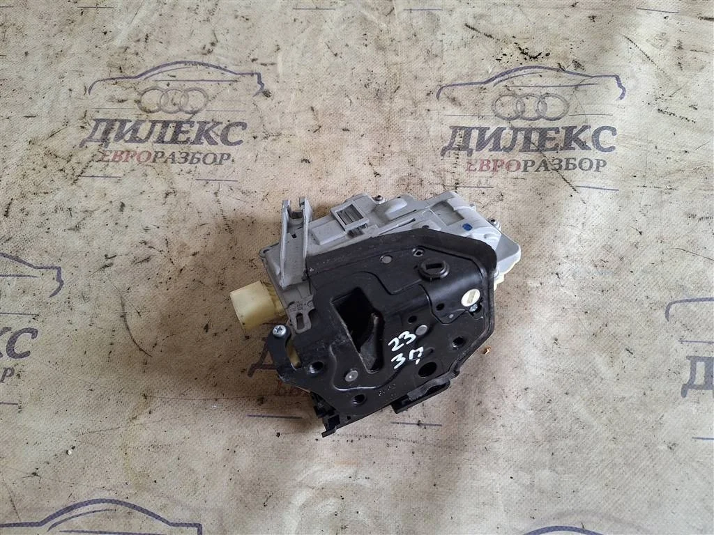 замок двери VW Passat (B6) 2005-2010 R R