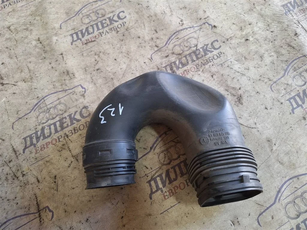 патрубок воздушного фильтра VW Passat (B6) 2005-2010 - -