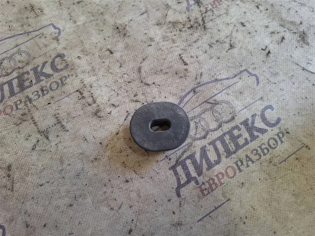 подушка радиатора VW Passat (B6) 2005-2010 - -