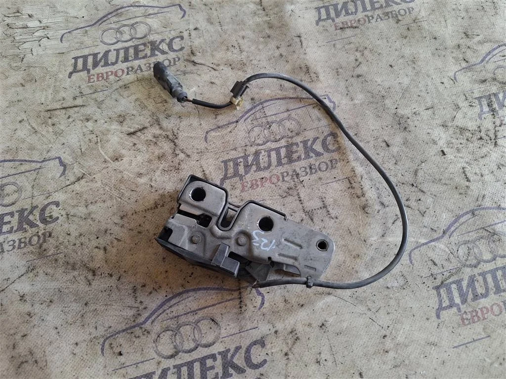 замок капота VW Passat (B6) 2005-2010 - -