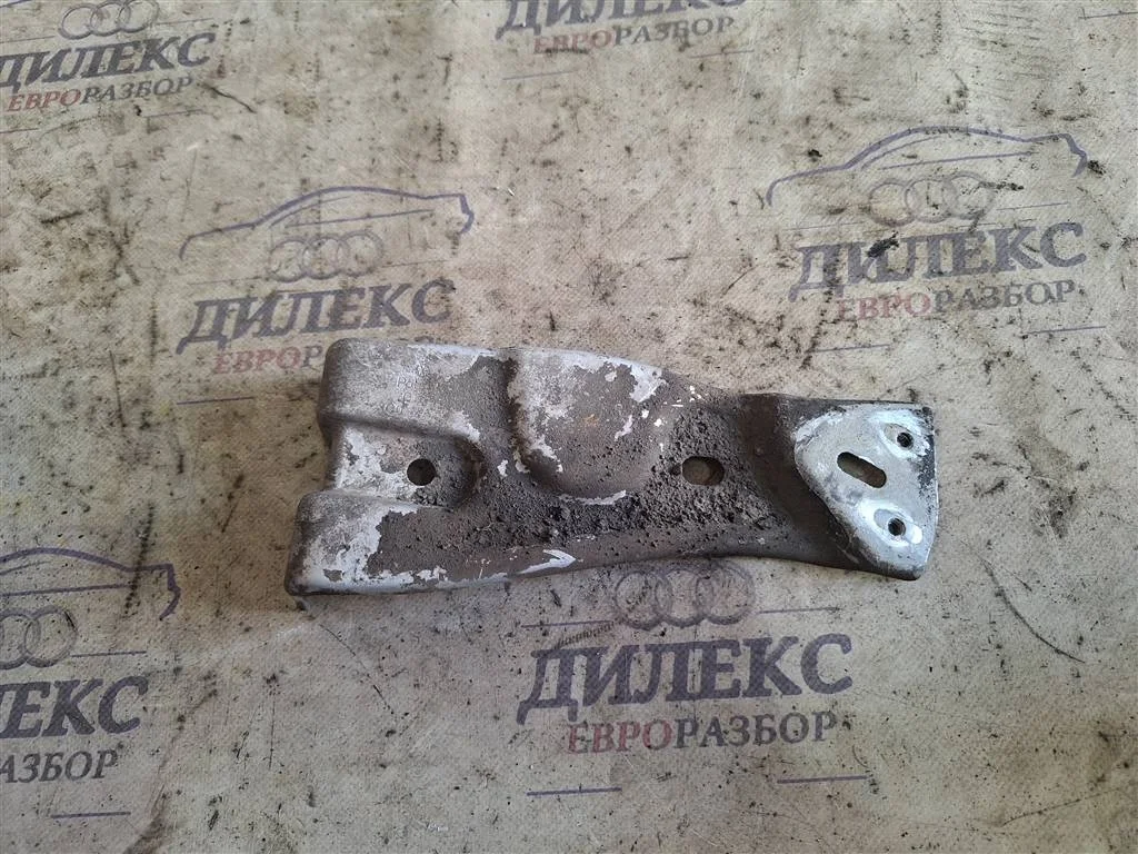 кронштейн крепления крыла VW Passat (B6) 2005-2010 R -