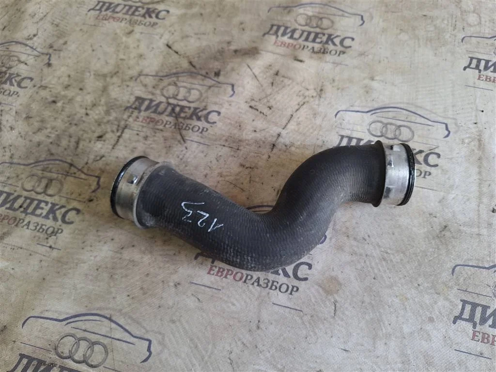 патрубок интеркулера VW Passat (B6) 2005-2010 - -