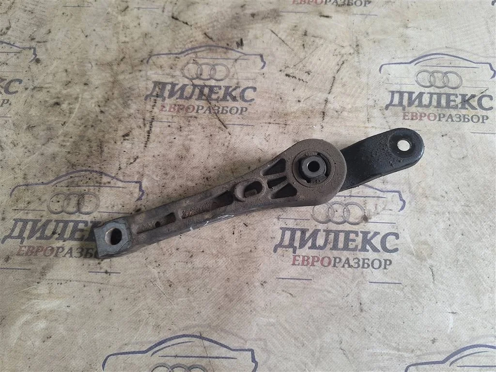 опора двигателя VW Passat (B6) 2005-2010 - R