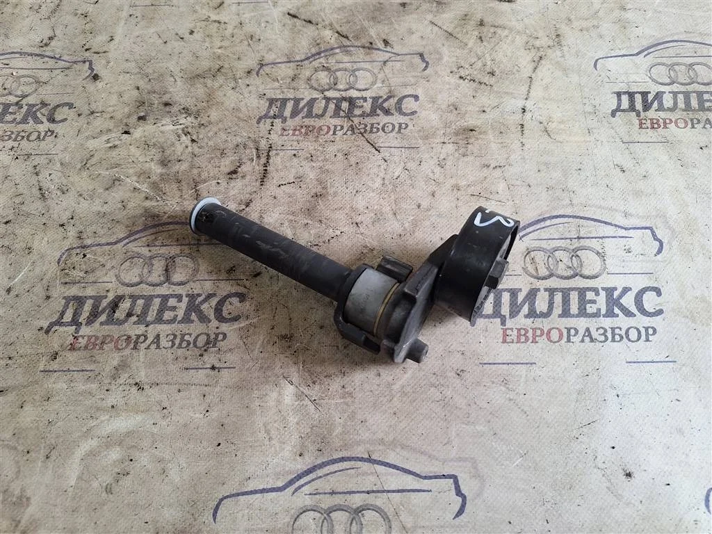 натяжитель ремня VW Passat (B6) 2005-2010 - -