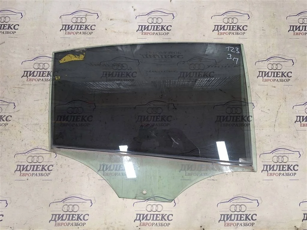 стекло двери VW Passat (B6) 2005-2010 R R