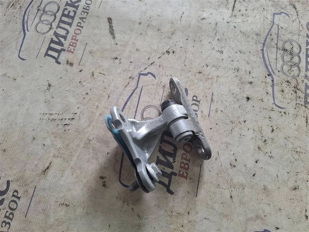 петля двери Mercedes Benz M-Class ML 300 CDI 4MATIC R -