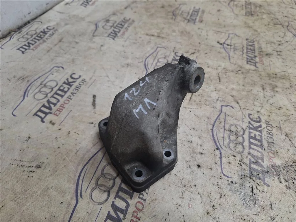 кронштейн двигателя Mercedes Benz M-Class ML 300 CDI 4MATIC L -