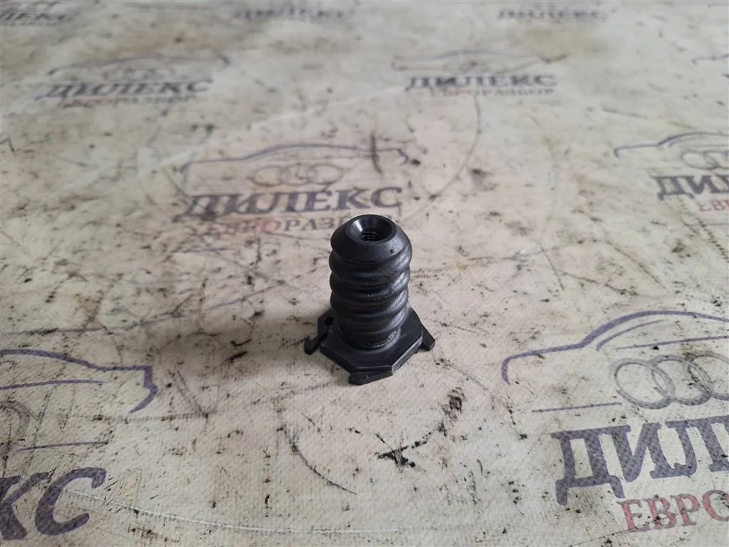 болт крепления запасного колеса Mercedes Benz M-Class ML 300 CDI 4MATIC - -