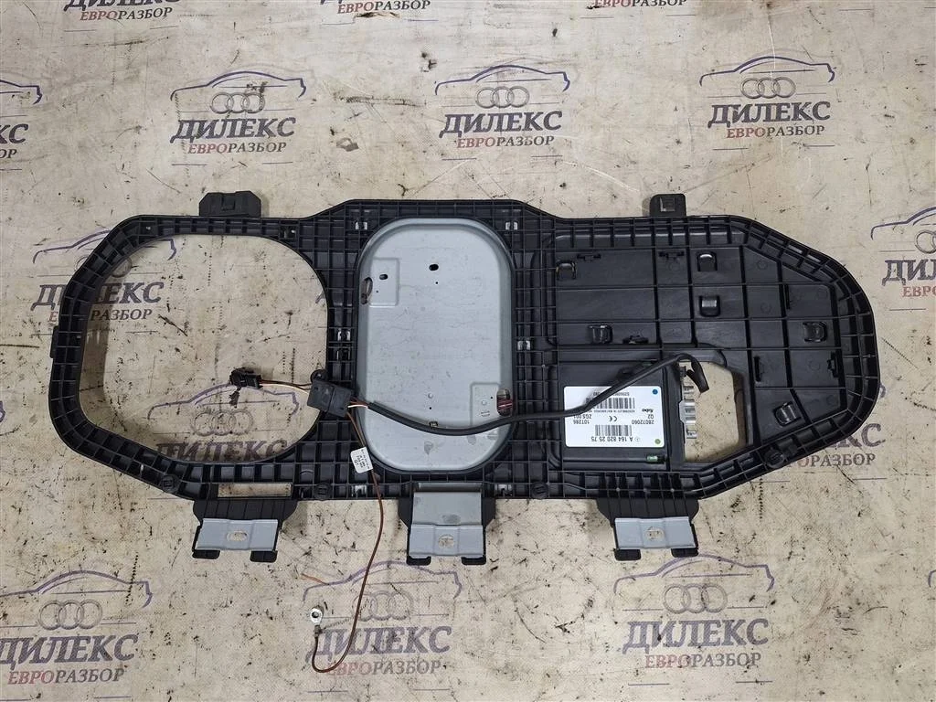 антенна Mercedes Benz M-Class ML 300 CDI 4MATIC - -